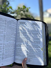 Паралельна українсько-англійська Біблія вишневого кольору. Parallel Ukrainian-English Bible, фото 5