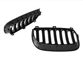 BMW X3 E83 03-06 решітка між фарами (ніздрі) лівий + правий комплект. ЧОРНИЙ МАТОВИЙ