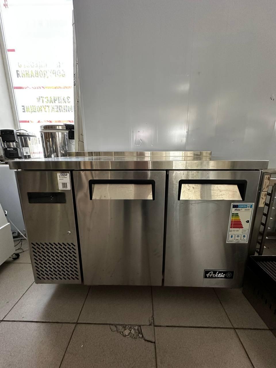 Морозильний стіл HENDI Kitchen Line 600 233351 (Arctik), 2024,б/у