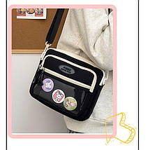 Стильна сумка на плече чорна з аніме-значками та підвіскою Чорна, фото 4