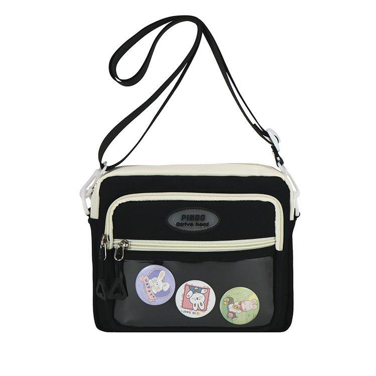 Стильна сумка на плече чорна з аніме-значками та підвіскою Чорна