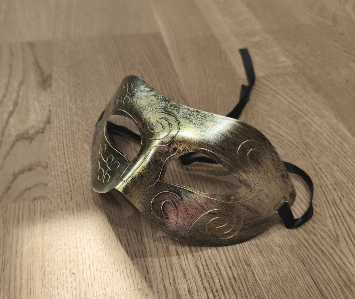 Маска карнавальна золото 32