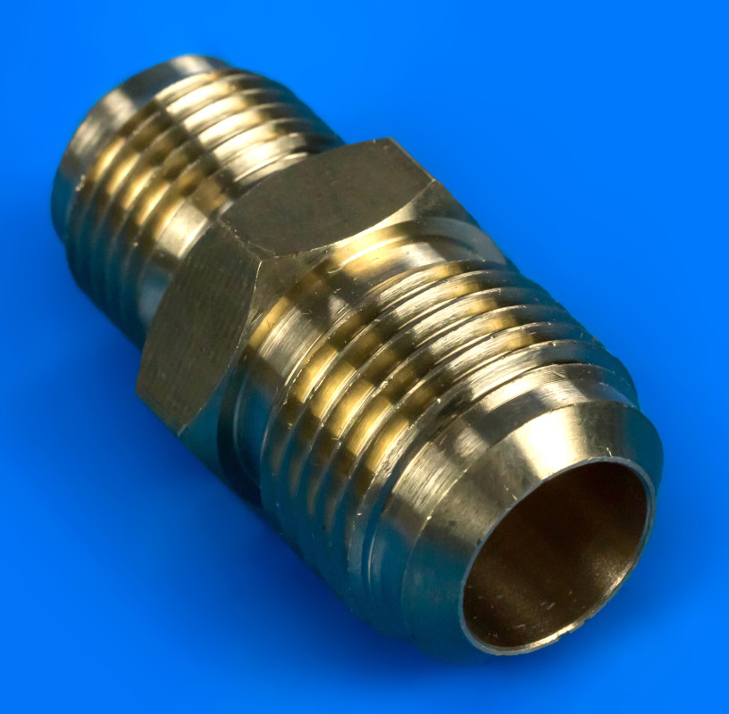 Латунна муфта для кондиціонера 3/8" — 1/2" нар. різь