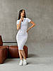 Біле облягаюче плаття з тканини рубчик з відкладним коміром, короткими рукавами, довжини за коліно, фото 5