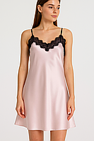 Жіноча атласна нічна сорочка персикова з мереживом на тонких бретелях що регулюються