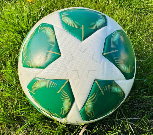 Футбольний м'яч