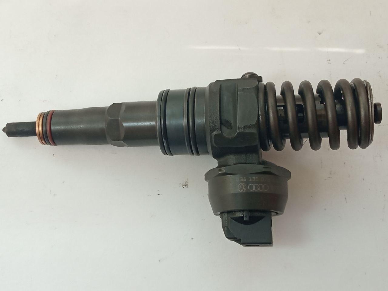 Насос форсунки Volkswagen / Audi Bosch 038 130 073 / 038130073 / 0 434 720 215 / 0434720215