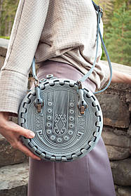 Кругла шкіряна сумка Берегиня сіра, з короткими і довгим ремінцями