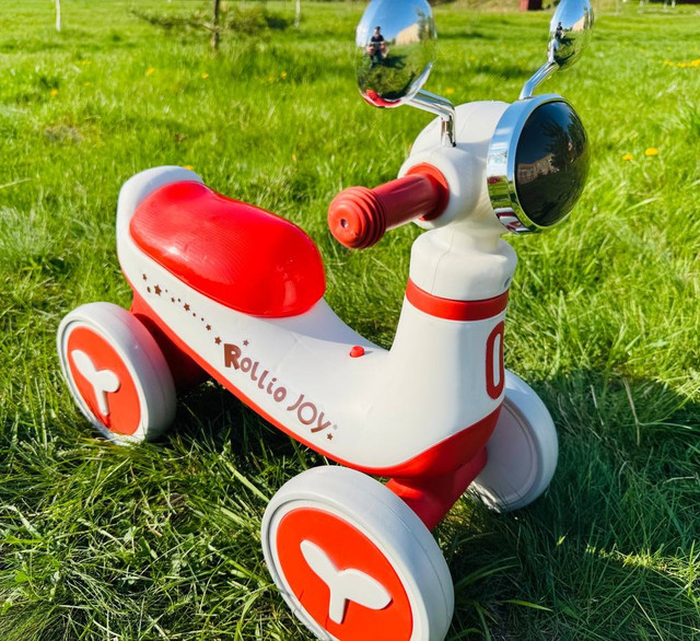 Дитячі біговелі на 4 колесах