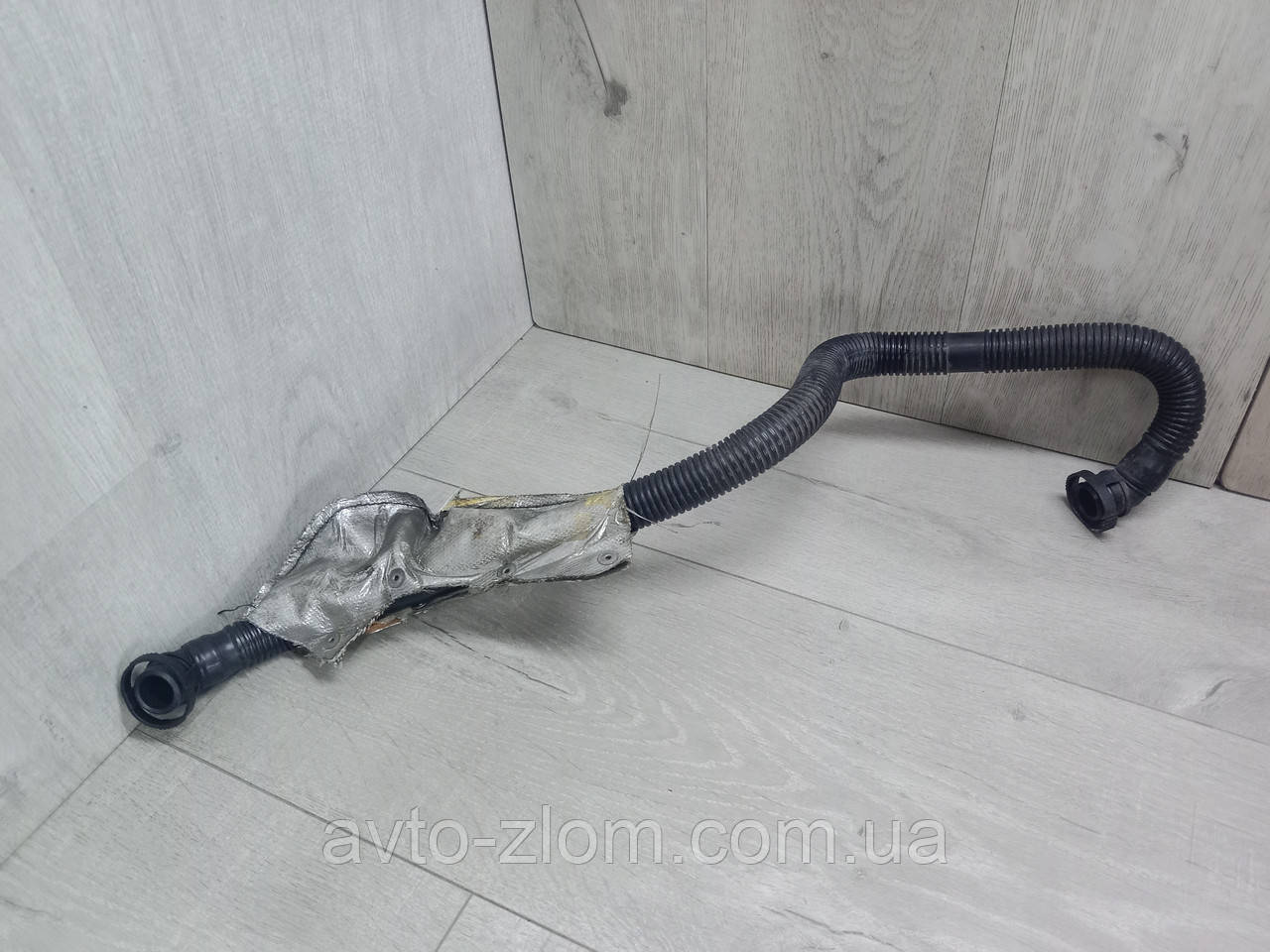 Повітряна трубка Audi A4 B5. Ауді А4. 06B133809G.