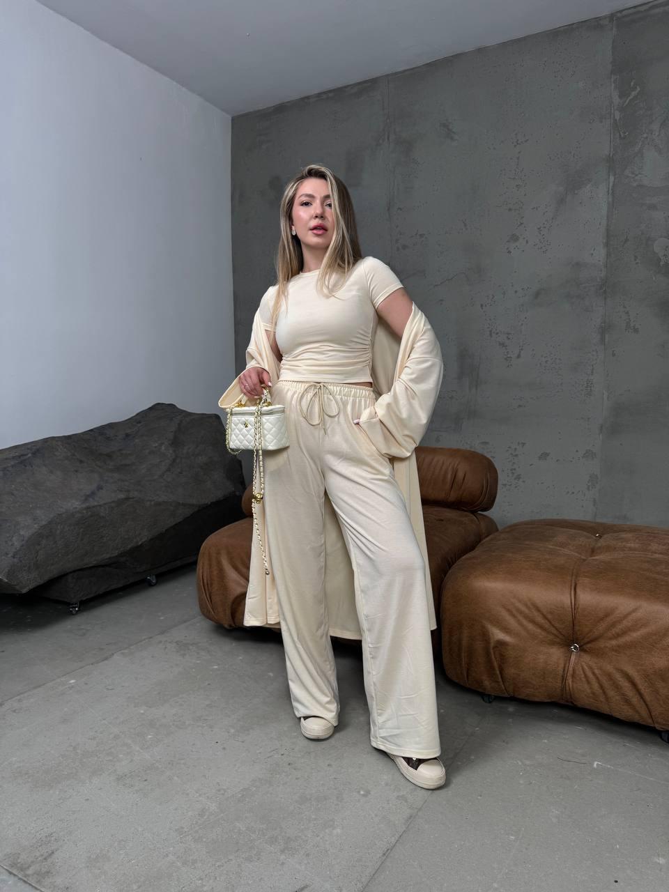 Молочний жіночий костюм-трійка з куліру преміум-класу: топ на шнурівці, прямі штани та вільний кардиган, фото 1