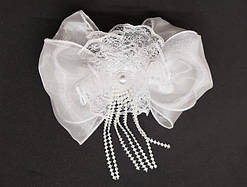 Білий бант-гумка для дівчинки