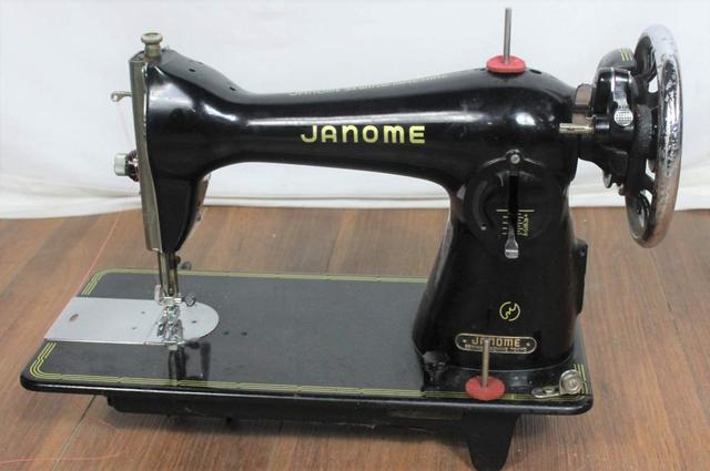 Урожай швейна машинка Janome
