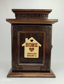 Дерев’яна настінна ключниця ручної роботи для дому з випаленим будиночком | Органайзер для ключів з дерева на 7 гачків | Ключниця