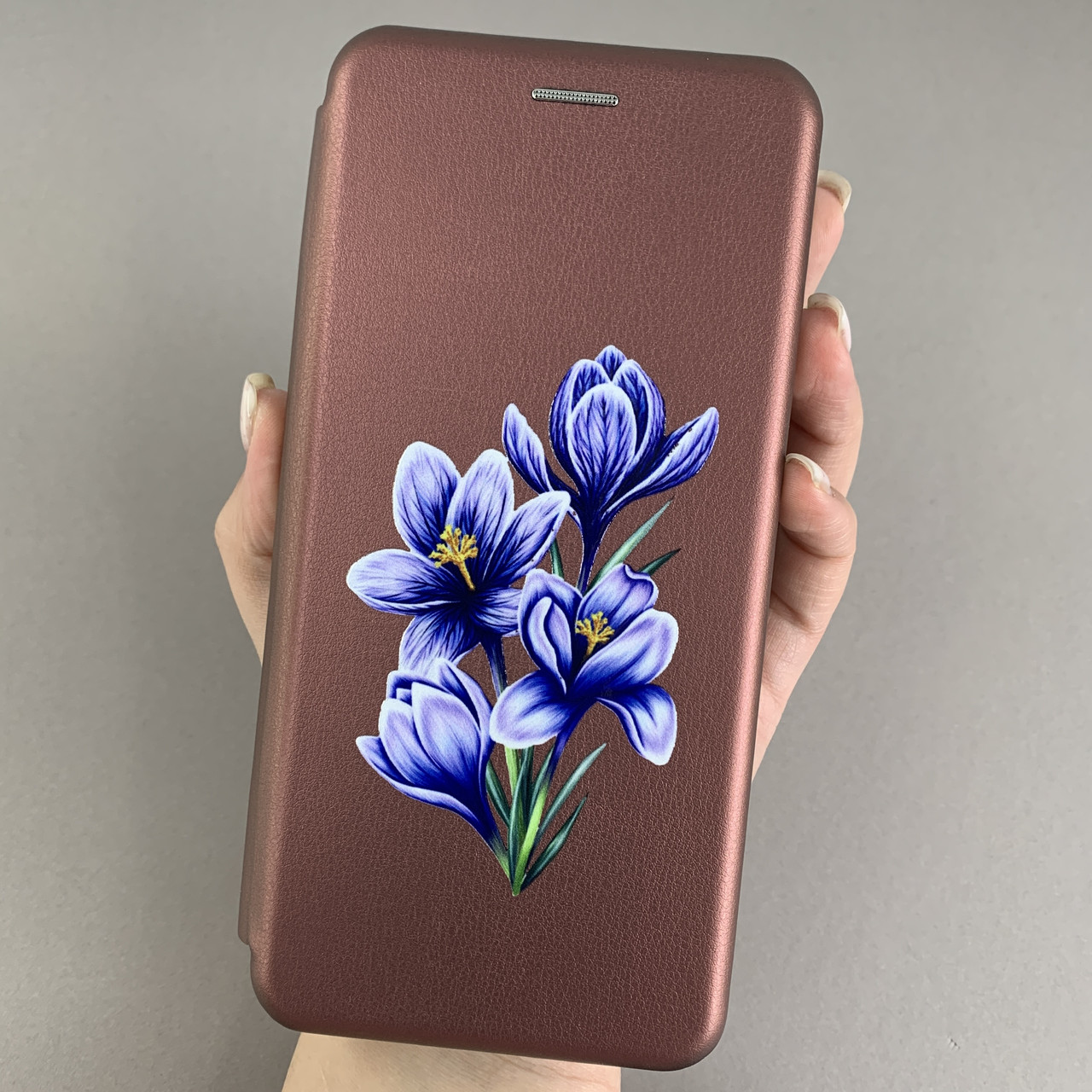 Чохол-книга для Motorola Edge 40 бордова з принтом синьої квітки на телефон моторола едж 40 q06r