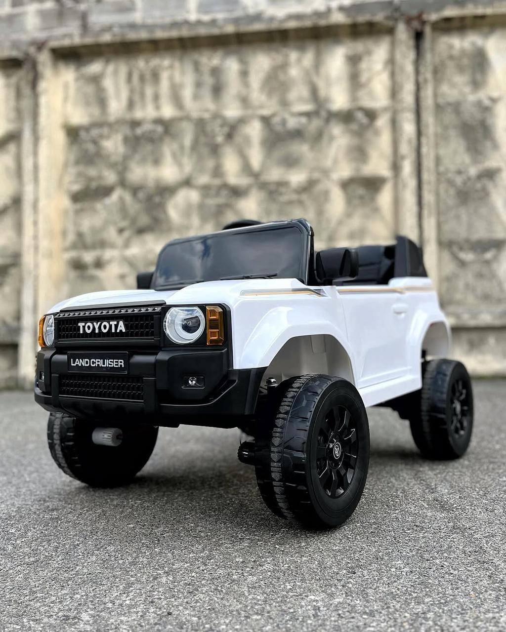 Дитячий електромобіль на акумуляторі Джип Toyota Land Cruiser M 2155 на радіокеруванні дітей 3-8 років Білий