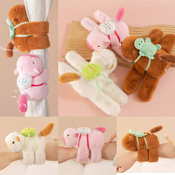 Іграшка браслет капібара з рюкзаком і хвіст, що крутиться 17 с, браслет на руку музична 17 см Karman