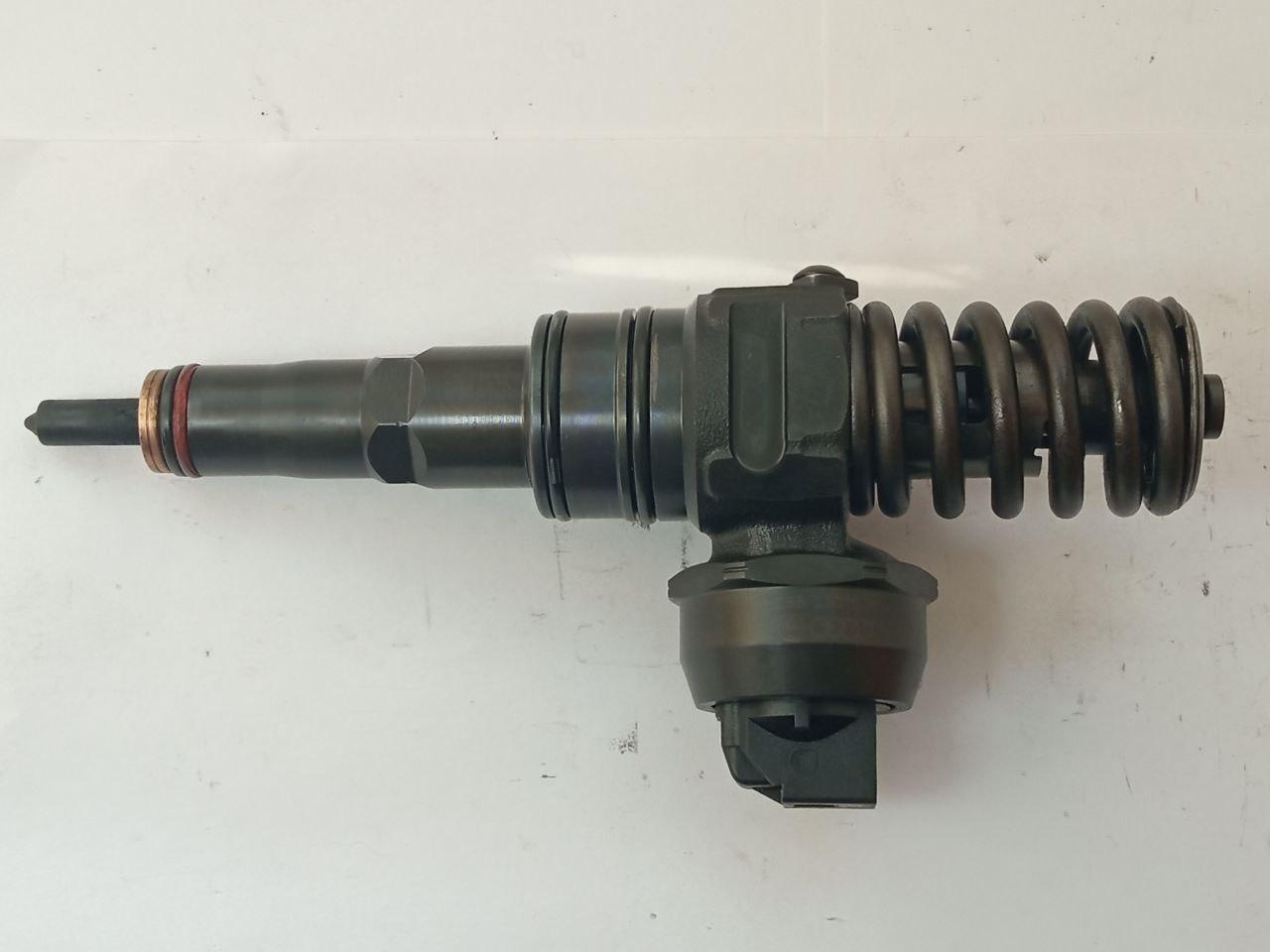 Насос форсунки Volkswagen / Audi Bosch 038 130 073 / 038130073 / 0 434 720 215 / 0434720215