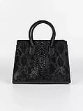 Жіноча сумка рептилія 3368-15 крос-боді чорна на ремінці, фото 5