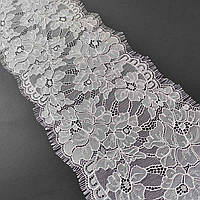 Ажурне французьке мереживо шантильї (з війками) білого кольору, шириною 18 см, довжина купона 3,0 м.