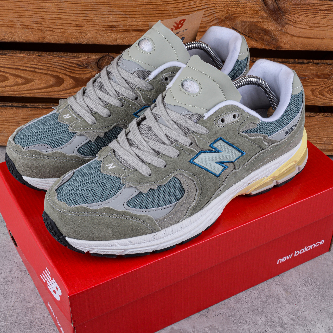 РОЗПРОДАЖ Чоловічі Кросівки New Balance 2002R світло сірі