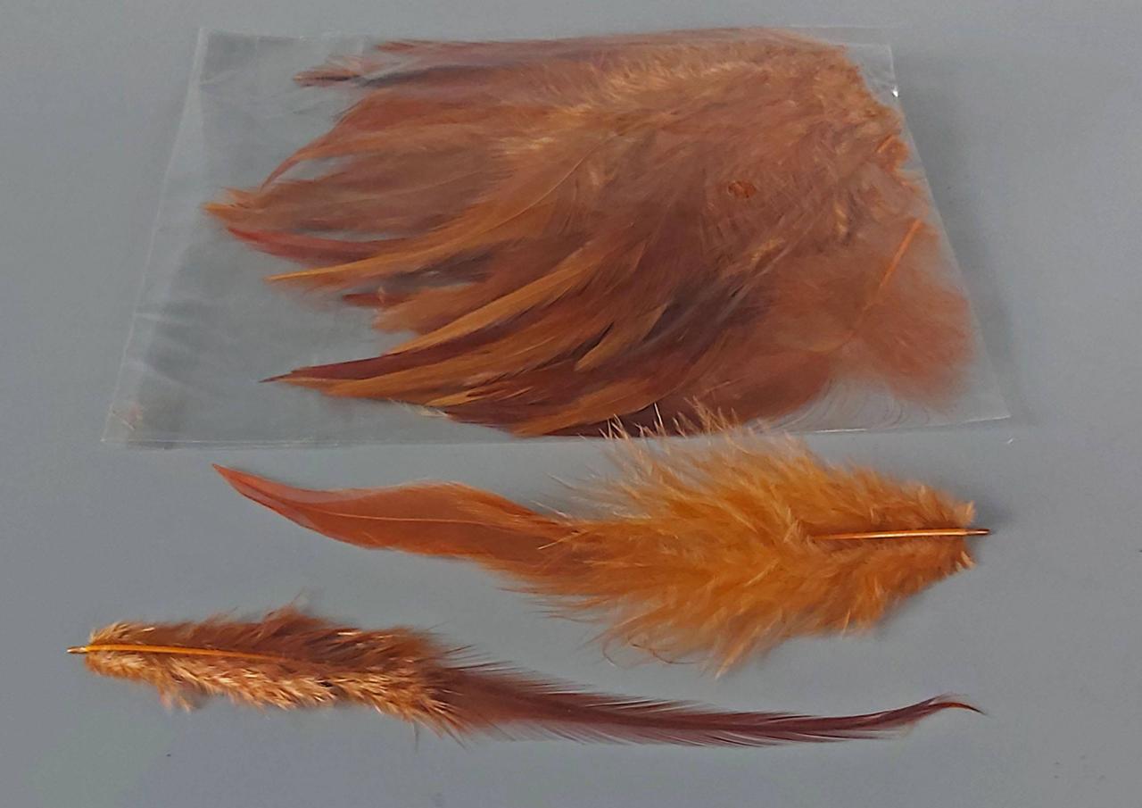 Пір'я коричневі пухові прорізні 8-16 см 50 шт.