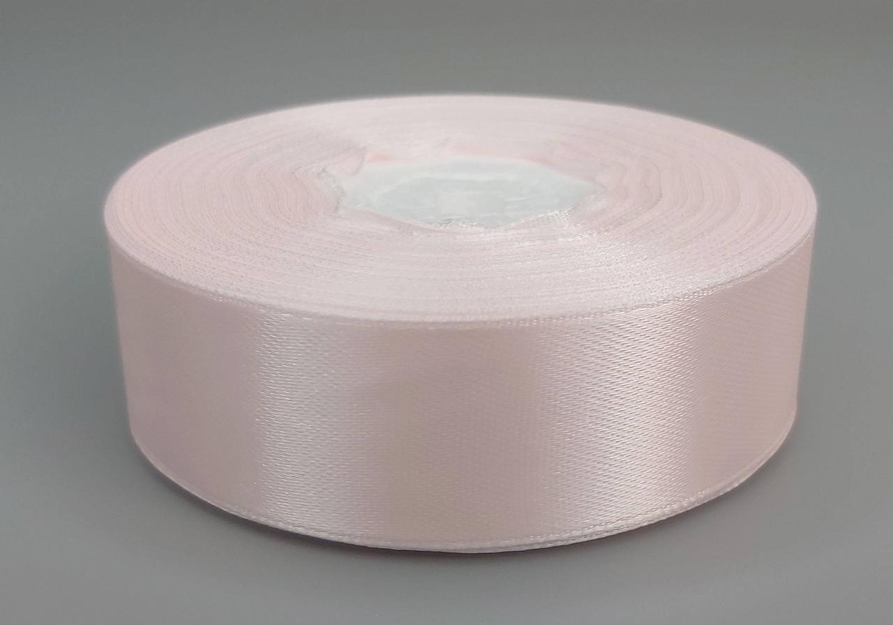 Стрічка атласна відтінок блідо-рожевий 2,50 см 36ярд 61