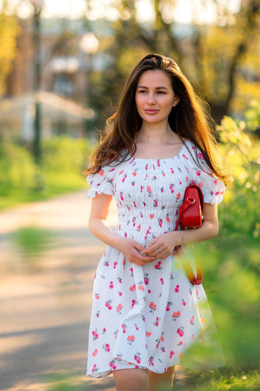 Літня легка повітряна романтична біла сукня з натурального мусліну в квіточку з рукавами ліхтариками, фото 1