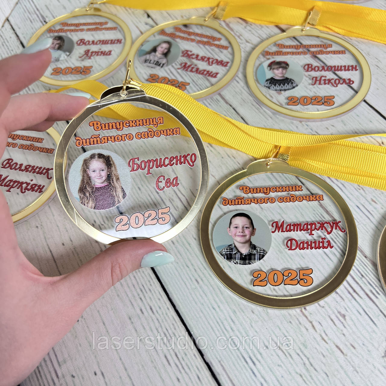 Медаль з Фото для випускників садочка з прозорого акрилу із золотим обідком, фото 1