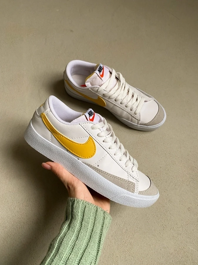 Blazer Low Yellow, фото 1