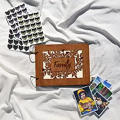 Крафтбук "FAMILY" із темною дерев’яною обкладинкою і бежевими сторінками