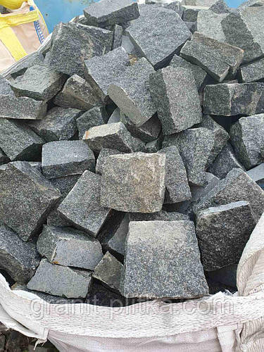 Інструкція з укладання брусчатки у дворі: покрокове керівництво