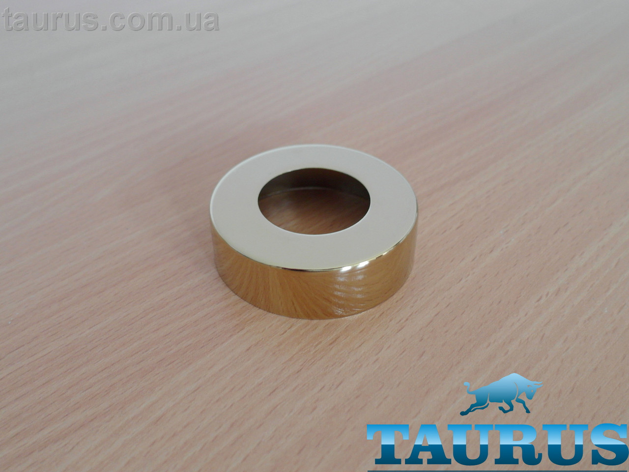 Золотий круглий фланець ThermoPulse Gold розмір D62 мм / висота 19 мм, під внутрішній розмір 1" (32мм). Латунь