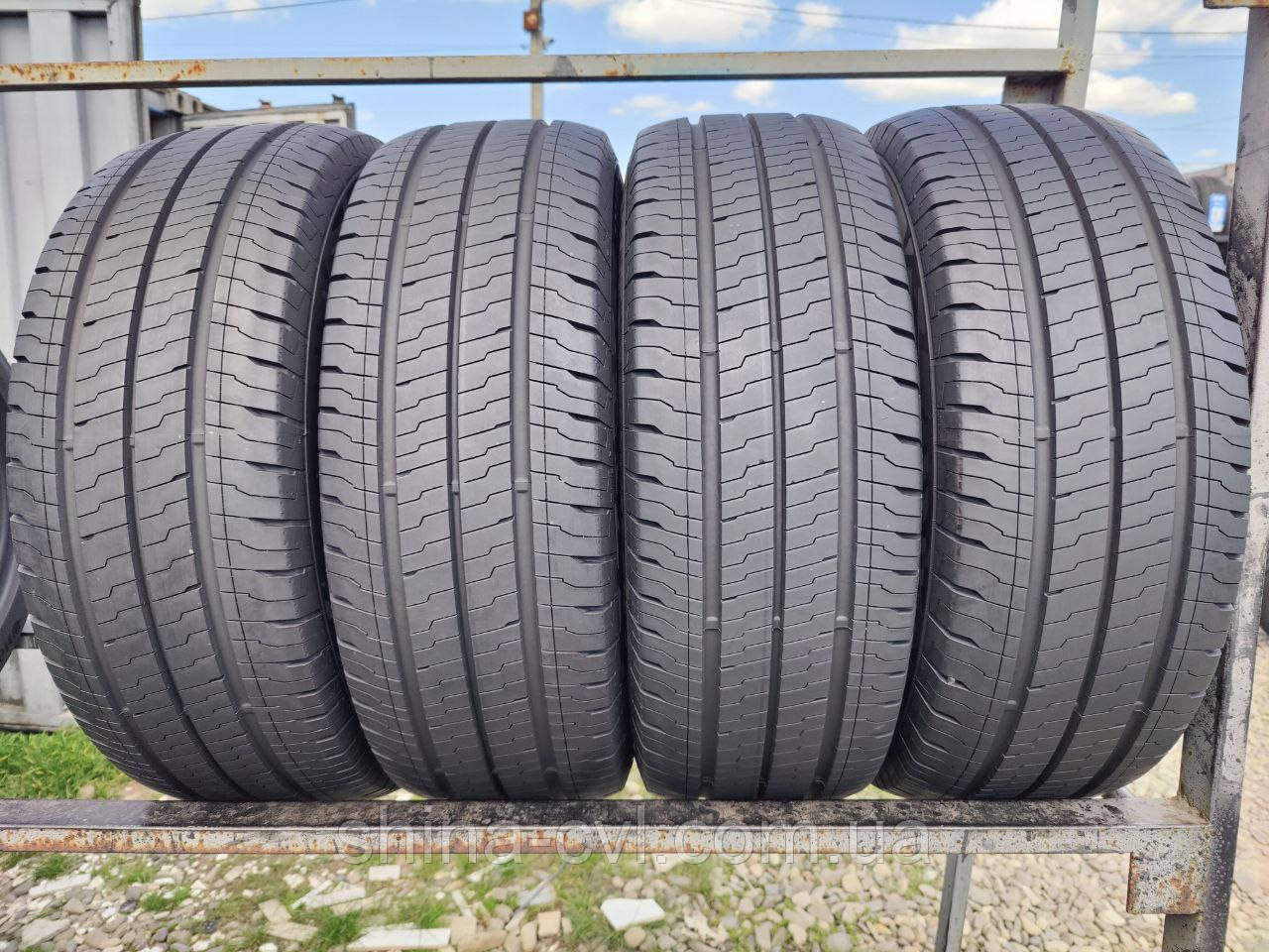 Літні вантажні шини 235 65 r16c 115/113R Continental Van Contact Eco