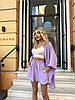 Лавандовий жіночий легкий літній прогулянковий костюм-двійка оверсайз з креп-жатки: Шорти і подовжена Сорочка, фото 9