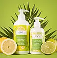 Лосьйон для рук і тіла з ароматом цитрусу та зеленого чаю CND Citrus & Green Tea, 976 мл, фото 3
