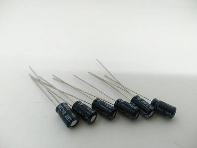  Електролітичні виняткові конденсатори