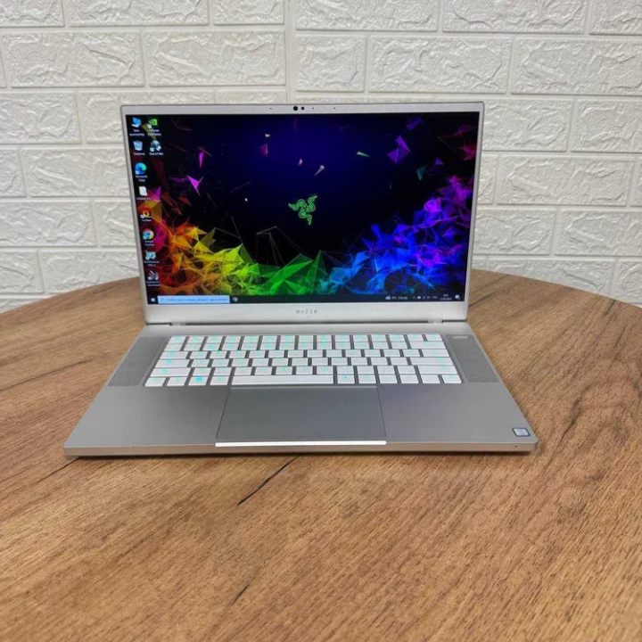 Ноутбук Razer Blade 15 Silver 144Hz i7 9750H 16GB SSD 512GB RTX 2070 MaxQ Б/В, фото 1