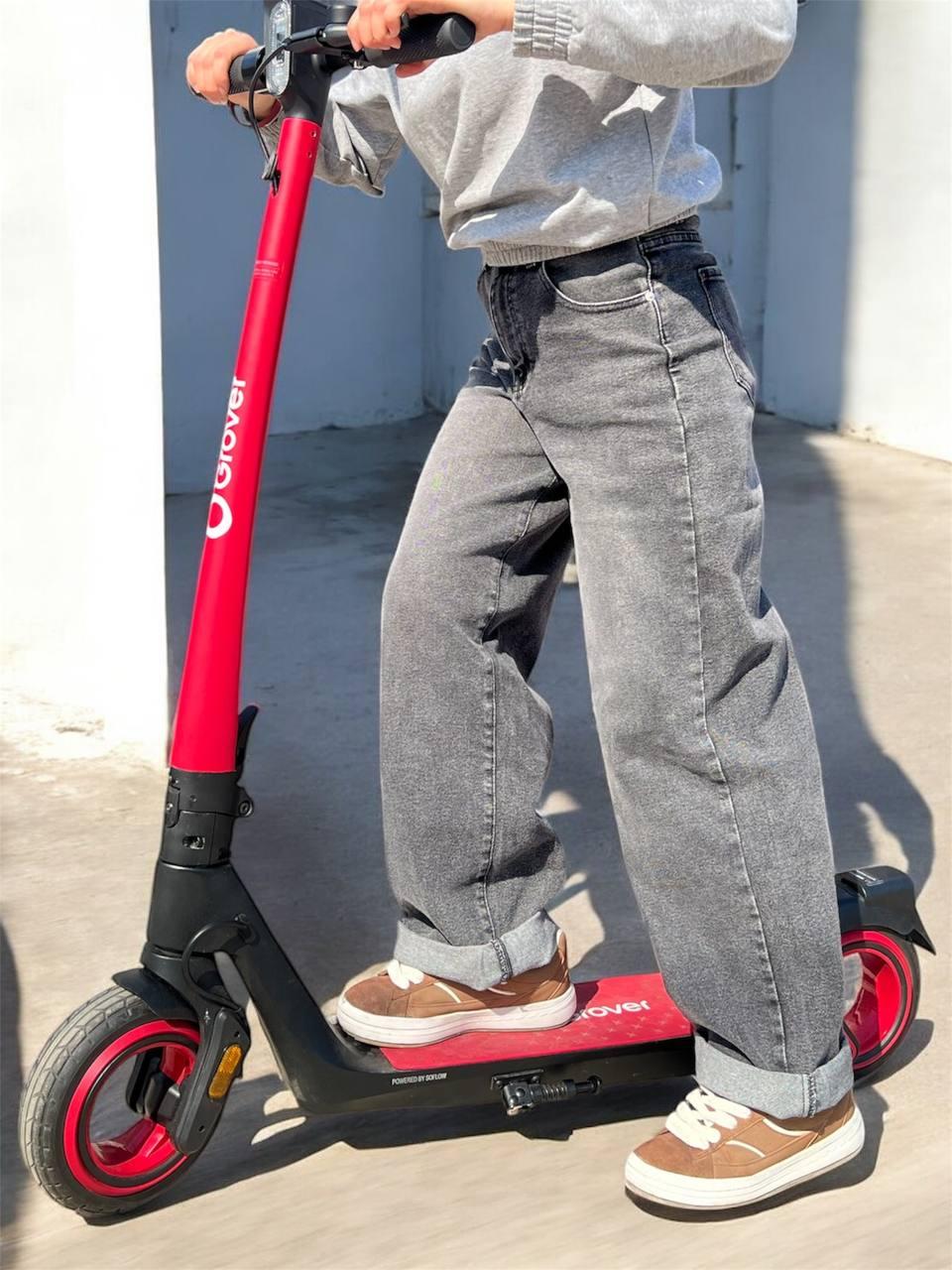 Електросамокат Grover SOX, 35 км на одному заряді, 350W, 8,5" для міських поїздок