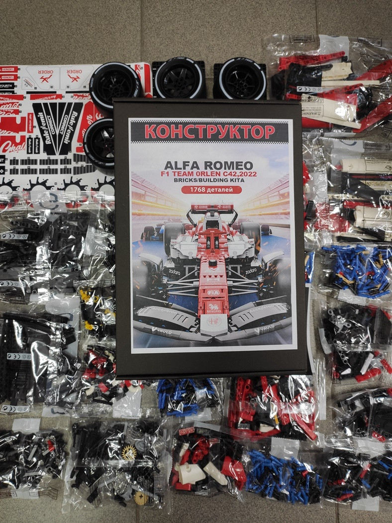 Конструктор Technic болид F1 ALFA ROMEO НОВИЙ 1768 деталей