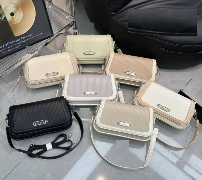 Сумка жіноча крос-боді 25*14 см з клапаном зі штучної шкіри у різних кольорах Fedya, фото 1