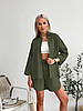Літній жіночий комплект з льону відтінку хакі: затишна сорочка з довгим рукавом і шорти вільного крою, фото 4