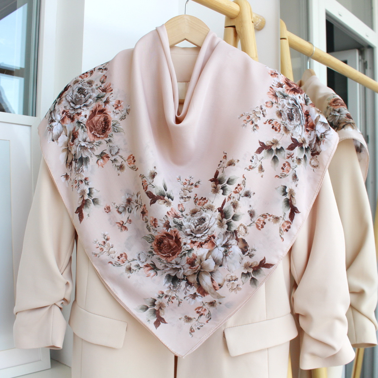 Хустка бежева батистова "Лейла" 324042, фото 1