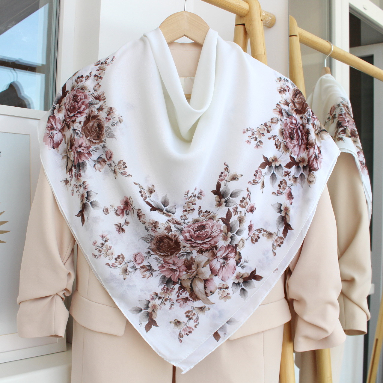 Хустка молочна батистова "Лейла" 324047, фото 1