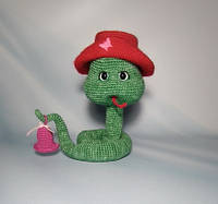 Змія в'язана іграшка