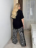 Жіночий брючний костюм на літо футболка і вільні штани з принтом (Батал), фото 4
