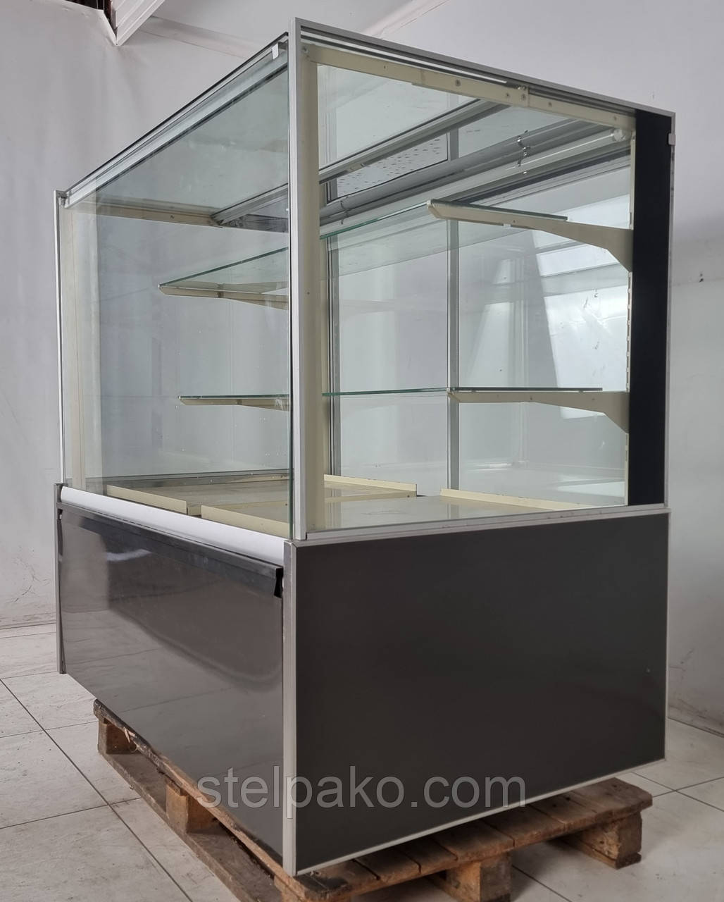 Кондитерська холодильна вітрина-куб «FREOR Diona» (+3° +10°), 1.3 м., (Україна), Б/у