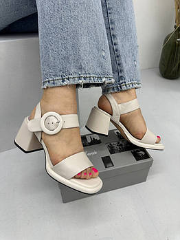 Босоніжки жіночі LadyMarcia 18J2347-06L-1607 молочні шкіряні 37