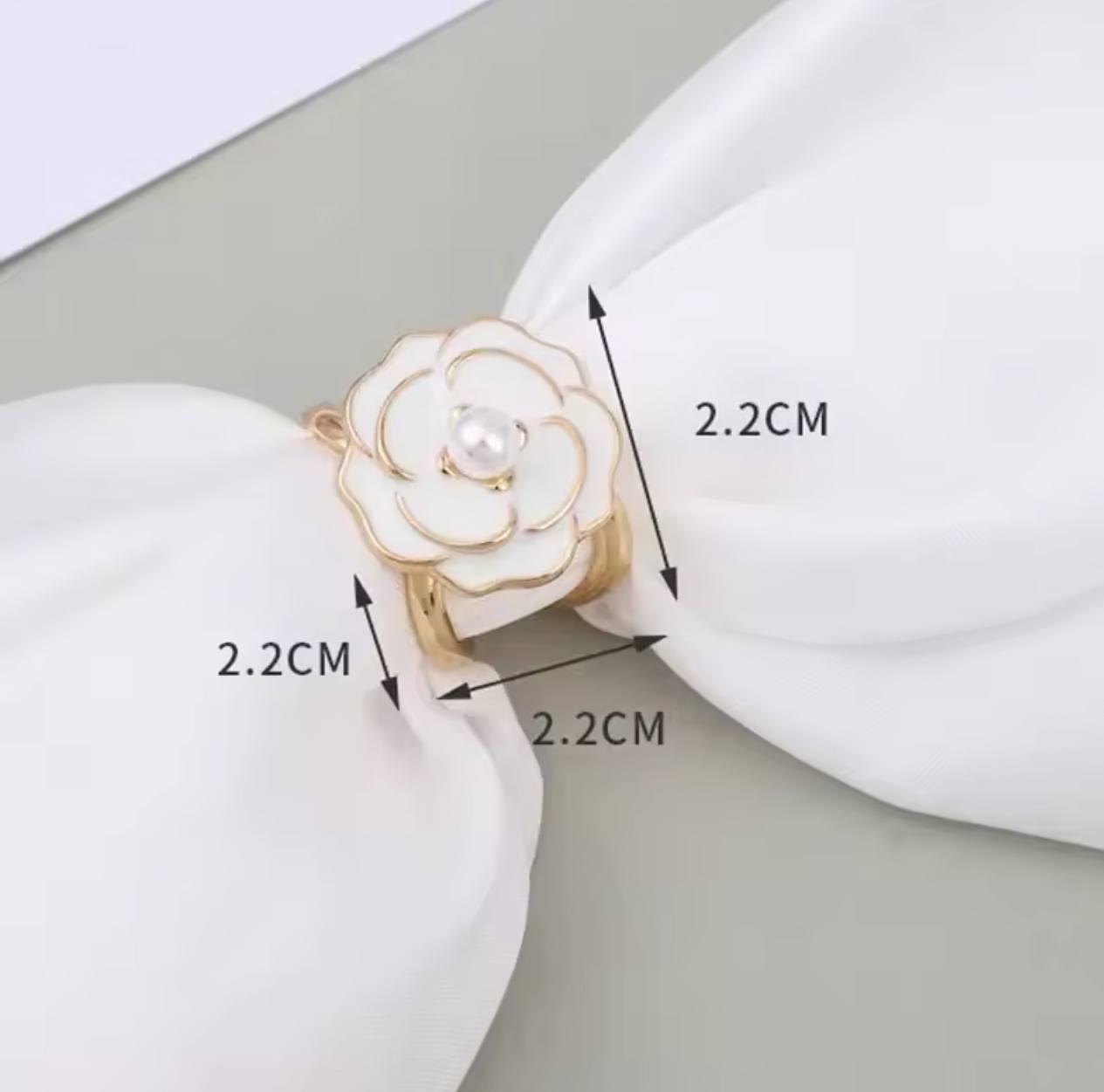 Брошка, зажим, тримач для хустинки з білою квіткою у золотому кольорі 2.2мм, фото 1