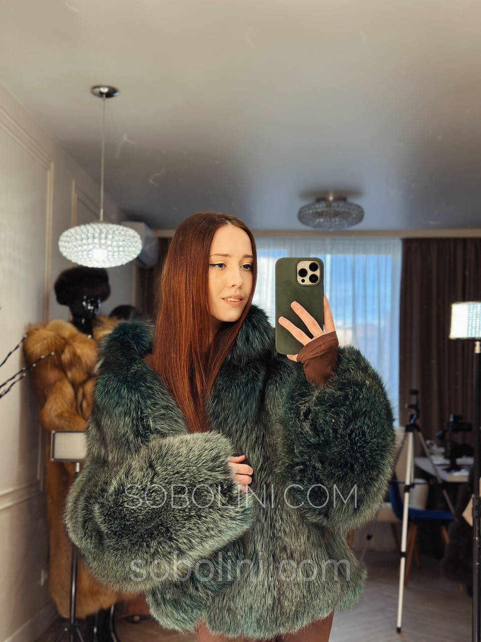 Коротка шуба з хутра Чорнобурки зеленого кольору, фото 1